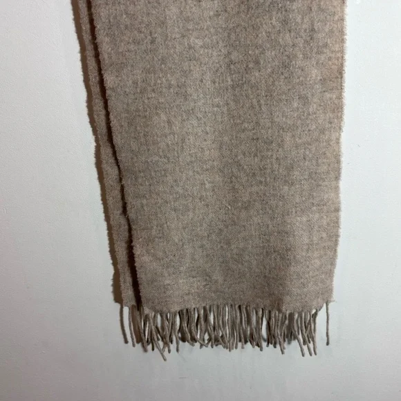 JOHNSTONS 100% Lambswool Fringed Neutral Scarf Oatmeal Light Beige Colour - Picture 3 of 5